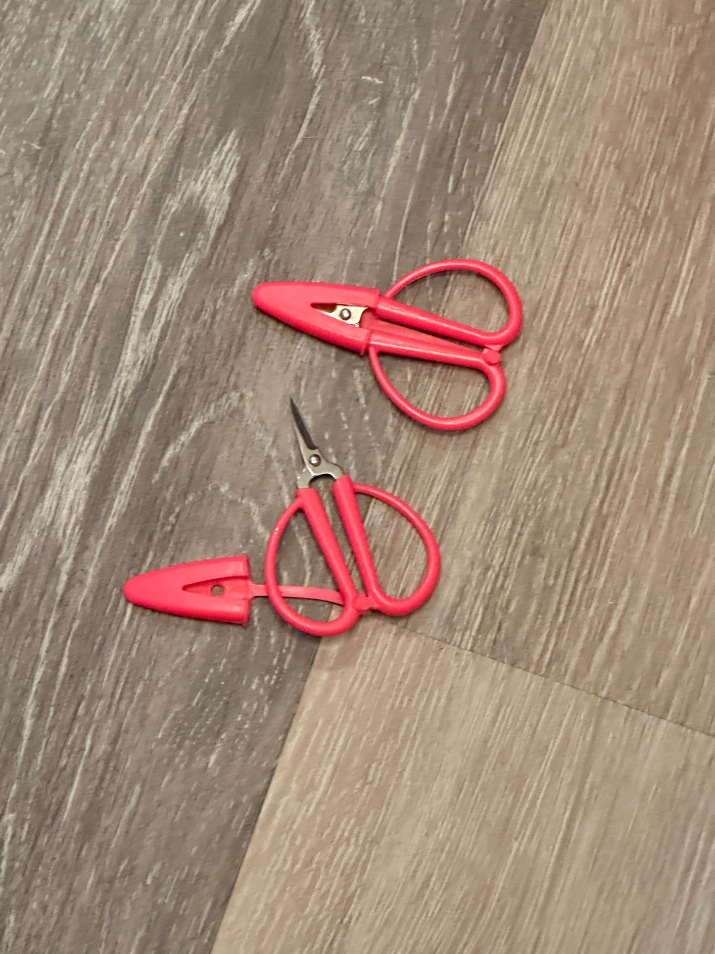 Tiny scissors with silicone cover