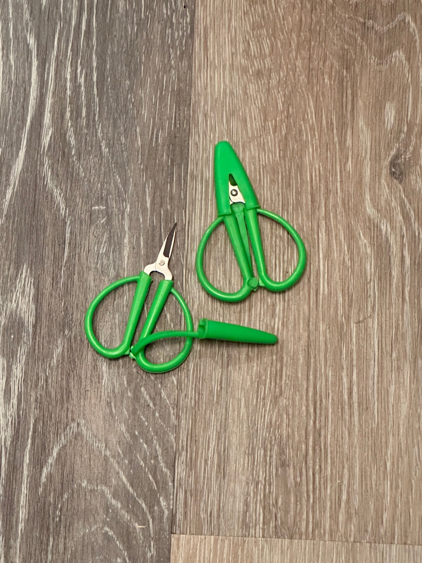 Tiny scissors with silicone cover