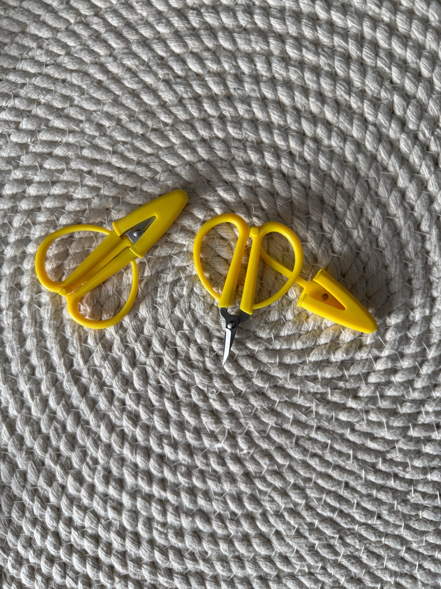 Tiny scissors with silicone cover