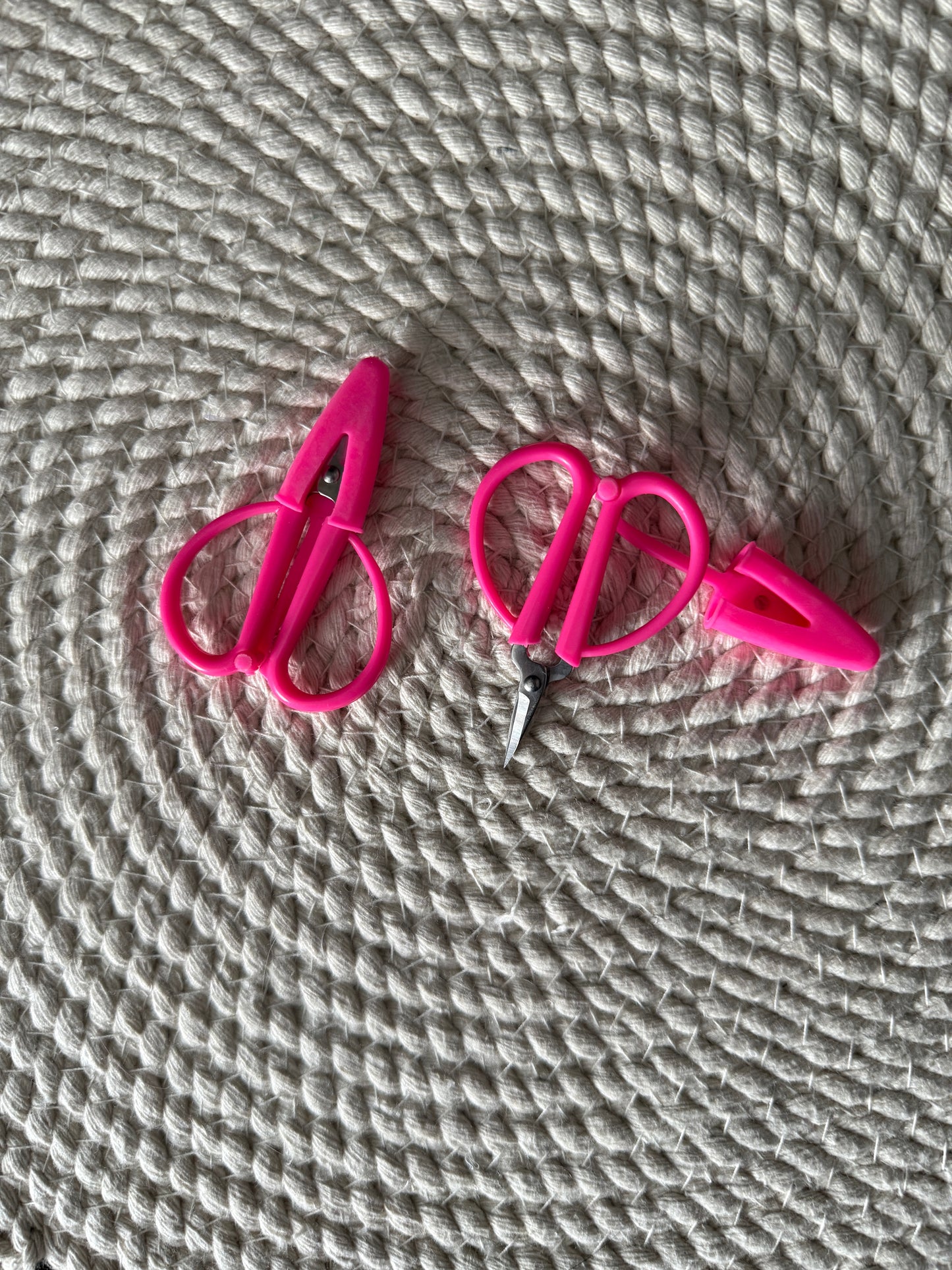 Tiny scissors with silicone cover